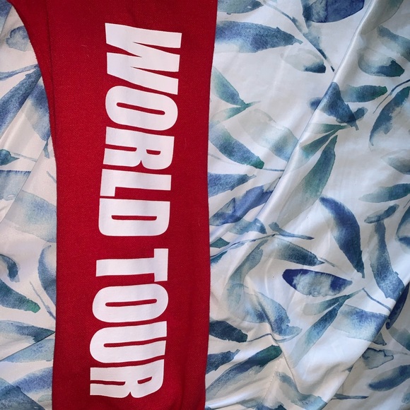 Authentic BRAND NEW JustinBieber World Tour Hoodie - Picture 4 of 5